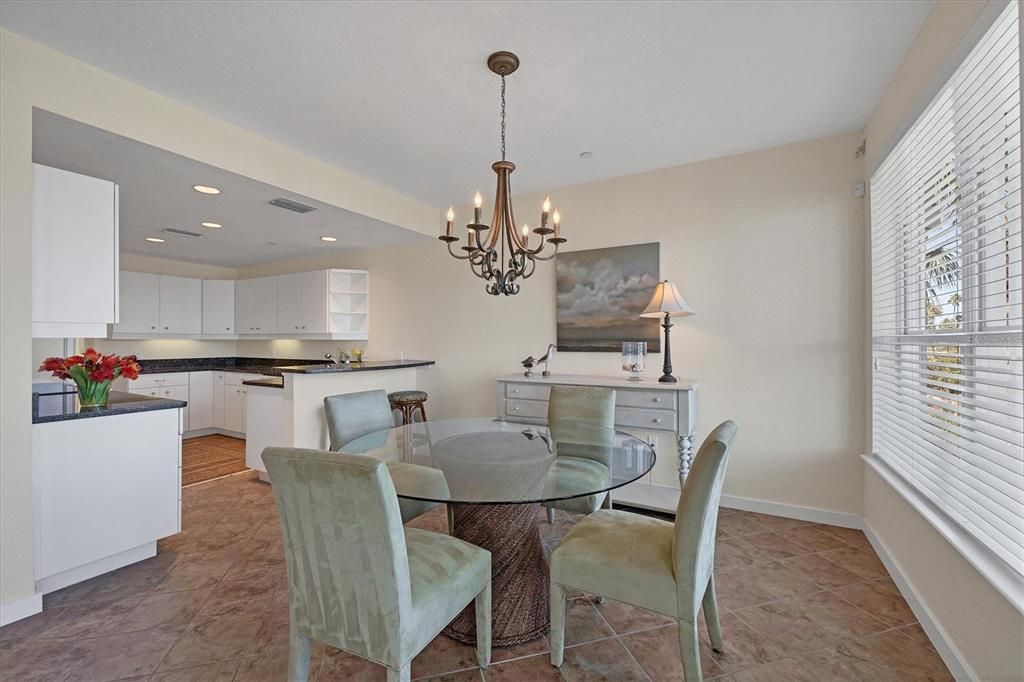 待售: $2,325,000 (3 贝兹, 3 浴室, 2034 平方英尺)