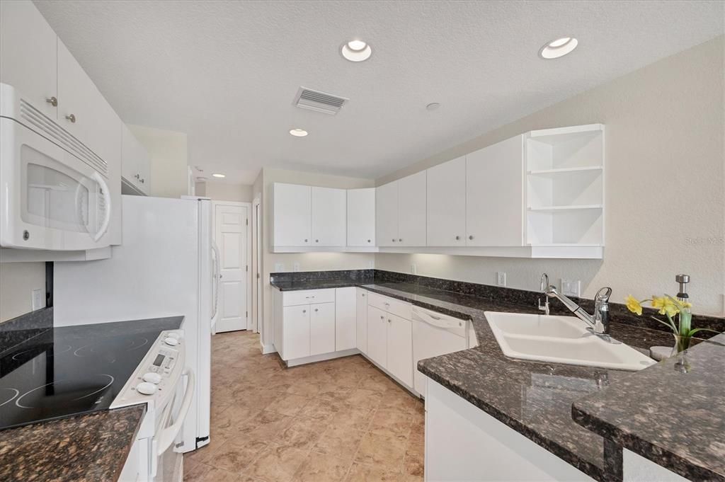 待售: $2,325,000 (3 贝兹, 3 浴室, 2034 平方英尺)