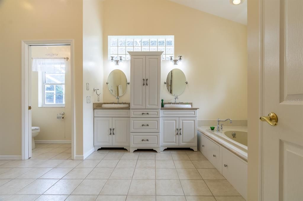 待售: $725,000 (4 贝兹, 3 浴室, 3832 平方英尺)