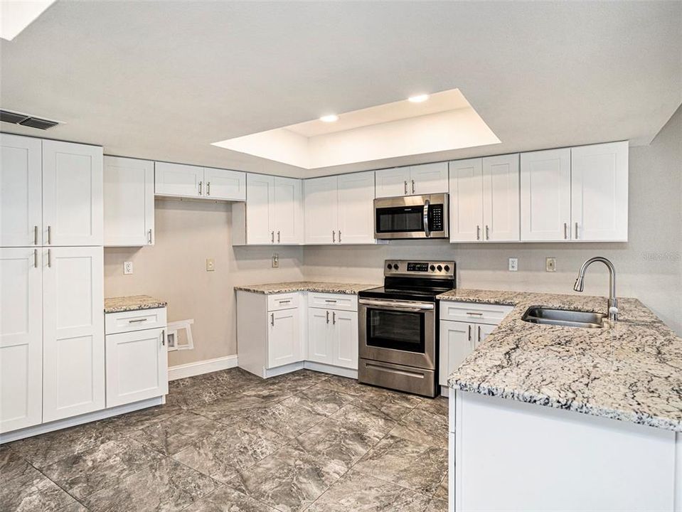 Active With Contract: $475,000 (3 beds, 2 baths, 2252 Square Feet)