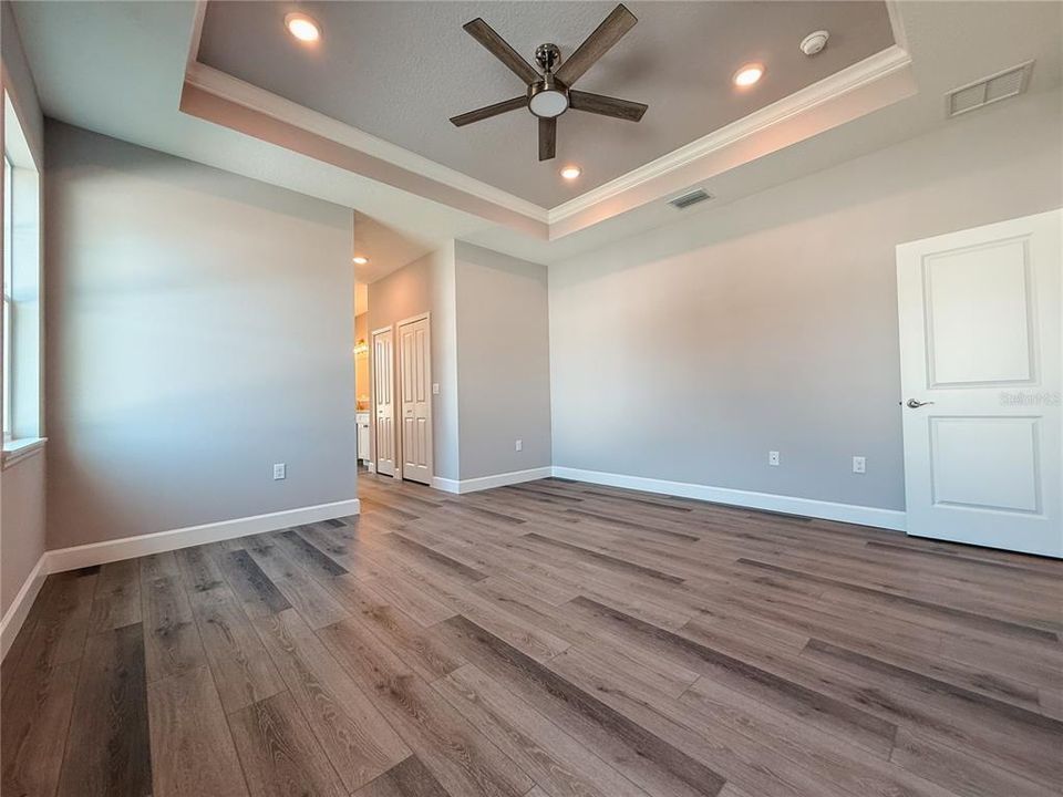 For Sale: $579,900 (3 beds, 2 baths, 2374 Square Feet)