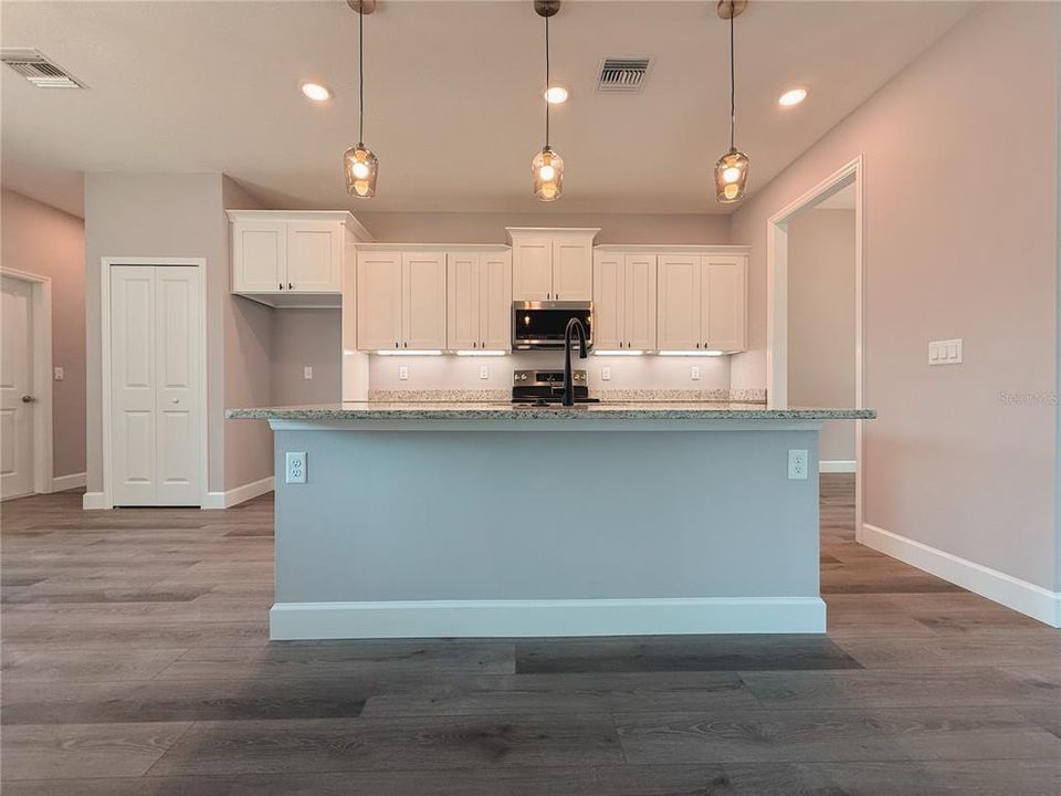 For Sale: $579,900 (3 beds, 2 baths, 2374 Square Feet)