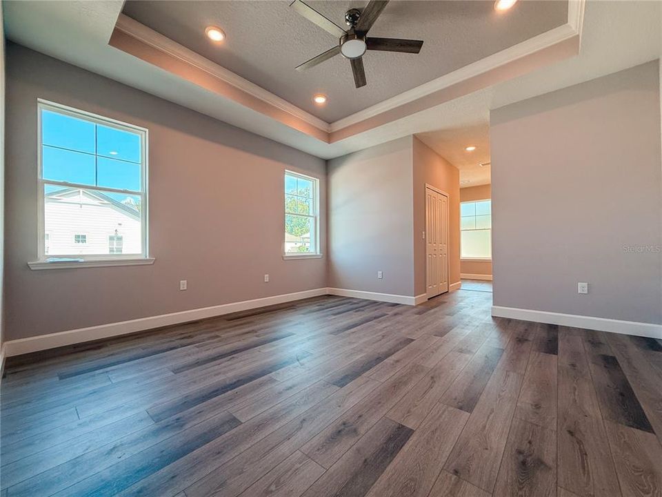 For Sale: $579,900 (3 beds, 2 baths, 2374 Square Feet)