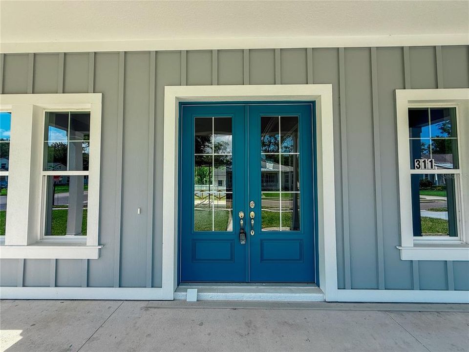 For Sale: $579,900 (3 beds, 2 baths, 2374 Square Feet)