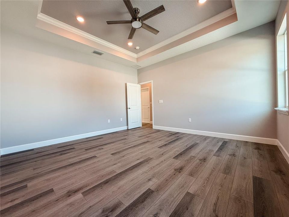 For Sale: $579,900 (3 beds, 2 baths, 2374 Square Feet)