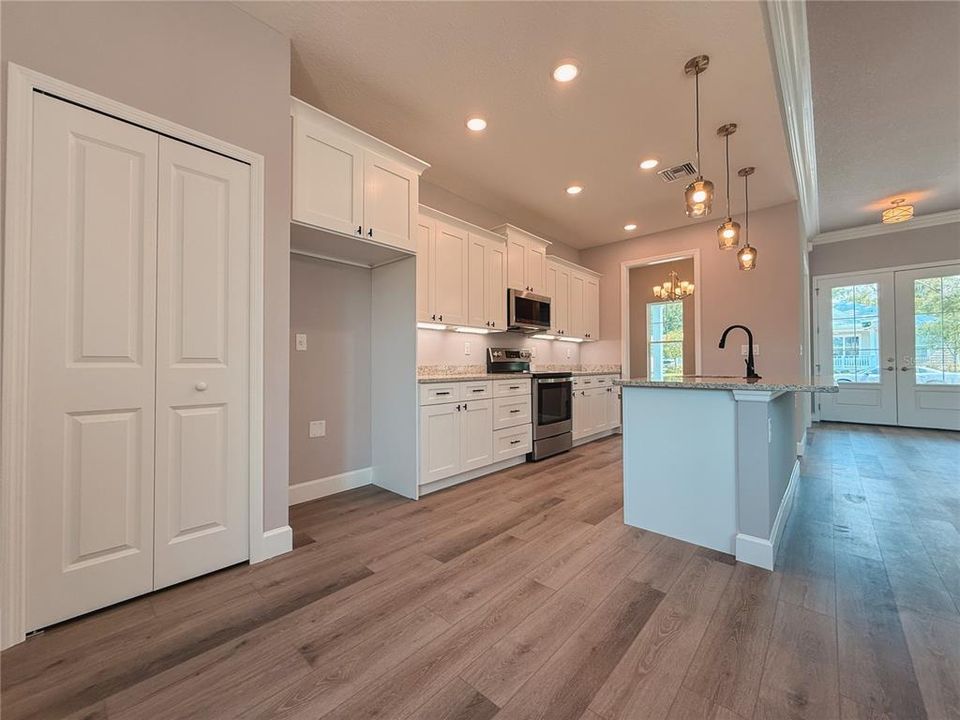 For Sale: $579,900 (3 beds, 2 baths, 2374 Square Feet)