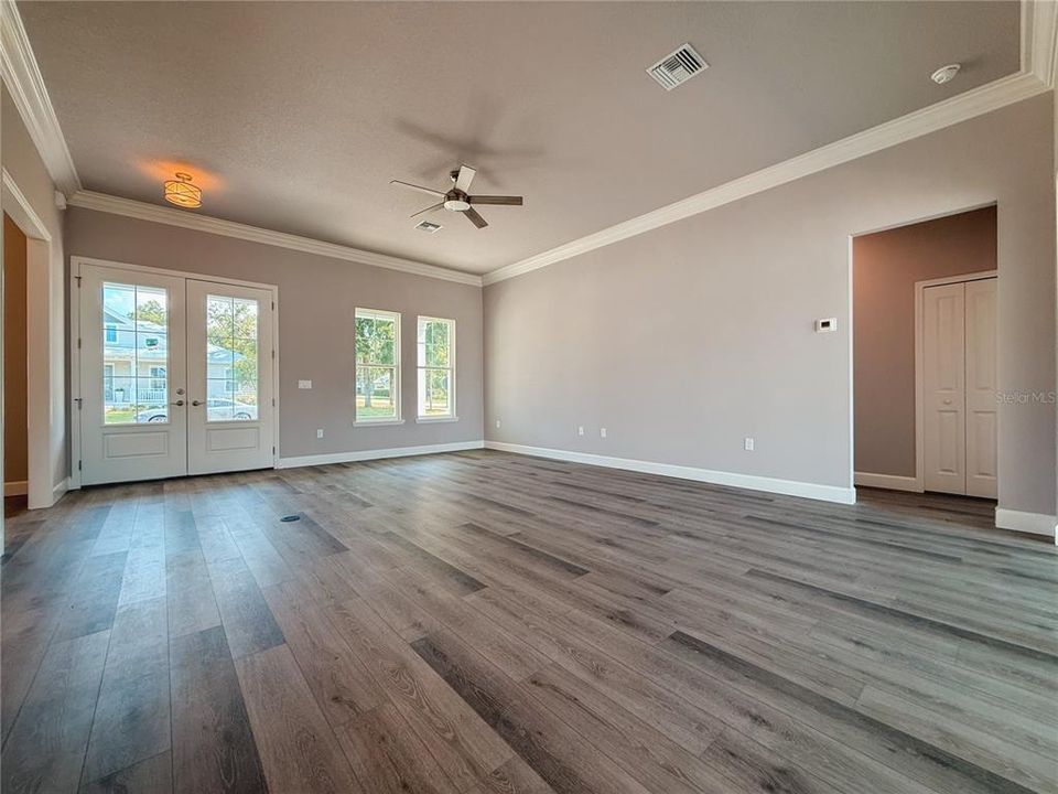 For Sale: $579,900 (3 beds, 2 baths, 2374 Square Feet)