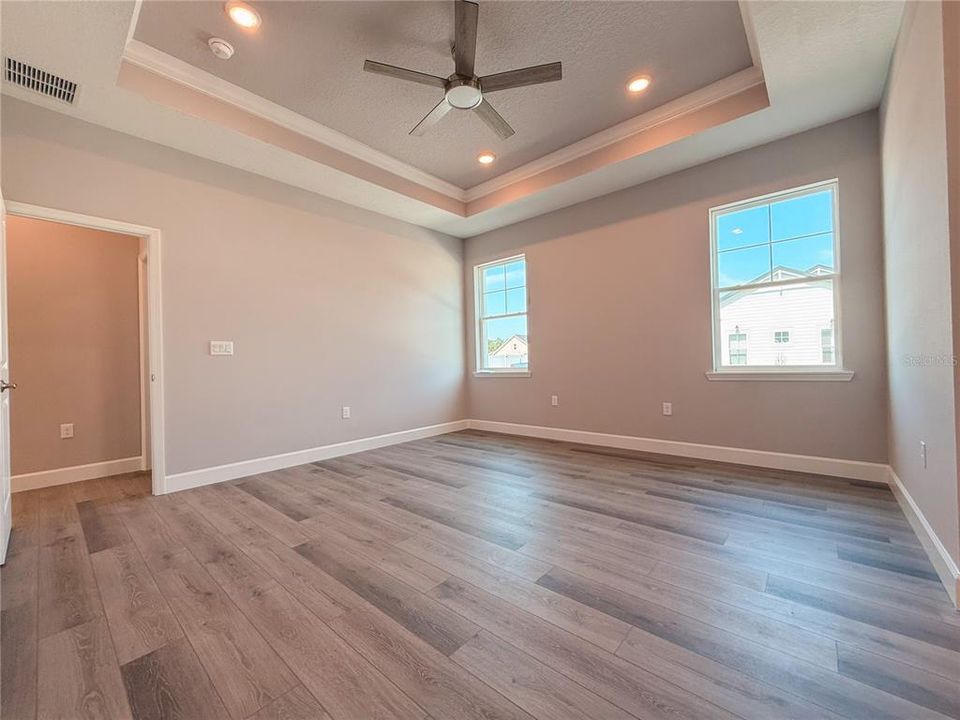 For Sale: $579,900 (3 beds, 2 baths, 2374 Square Feet)