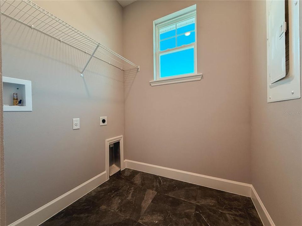 For Sale: $579,900 (3 beds, 2 baths, 2374 Square Feet)