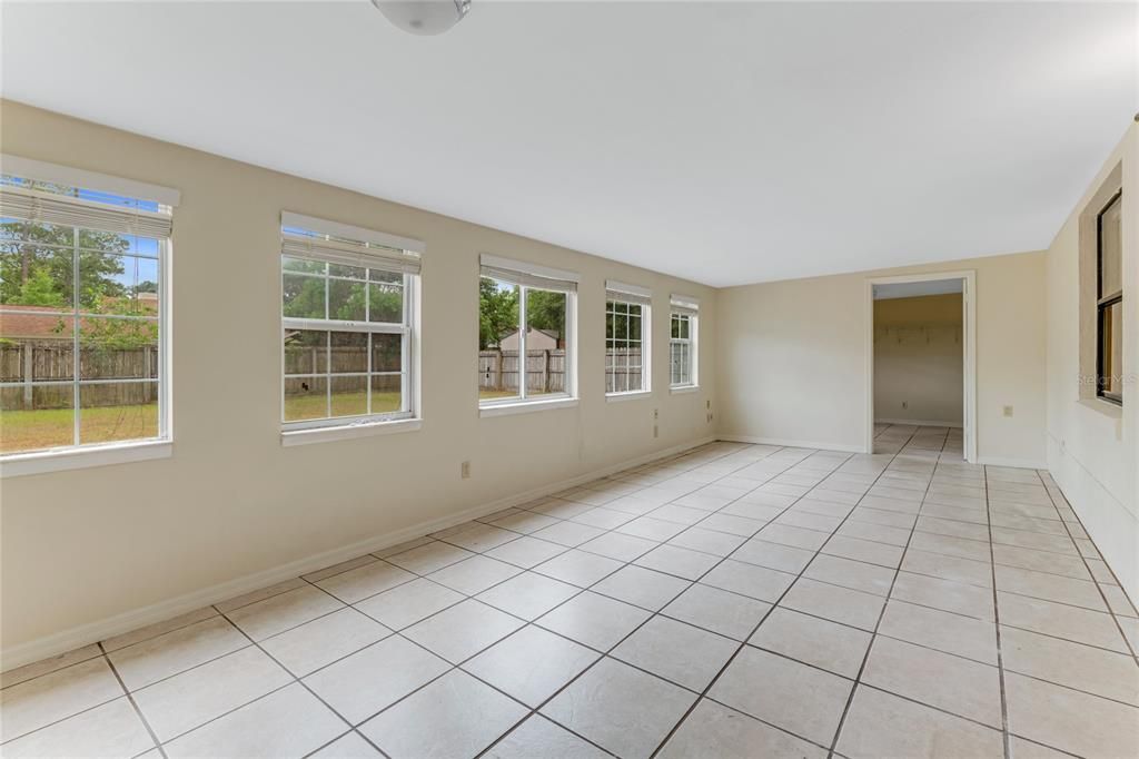 待售: $259,900 (3 贝兹, 2 浴室, 1288 平方英尺)