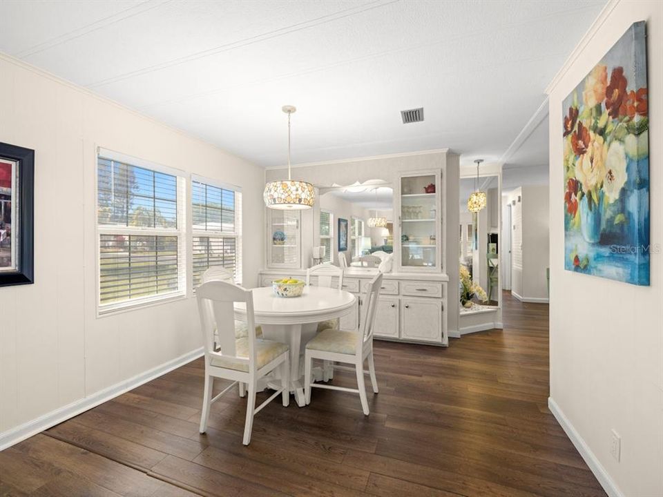 待售: $219,900 (2 贝兹, 2 浴室, 1296 平方英尺)