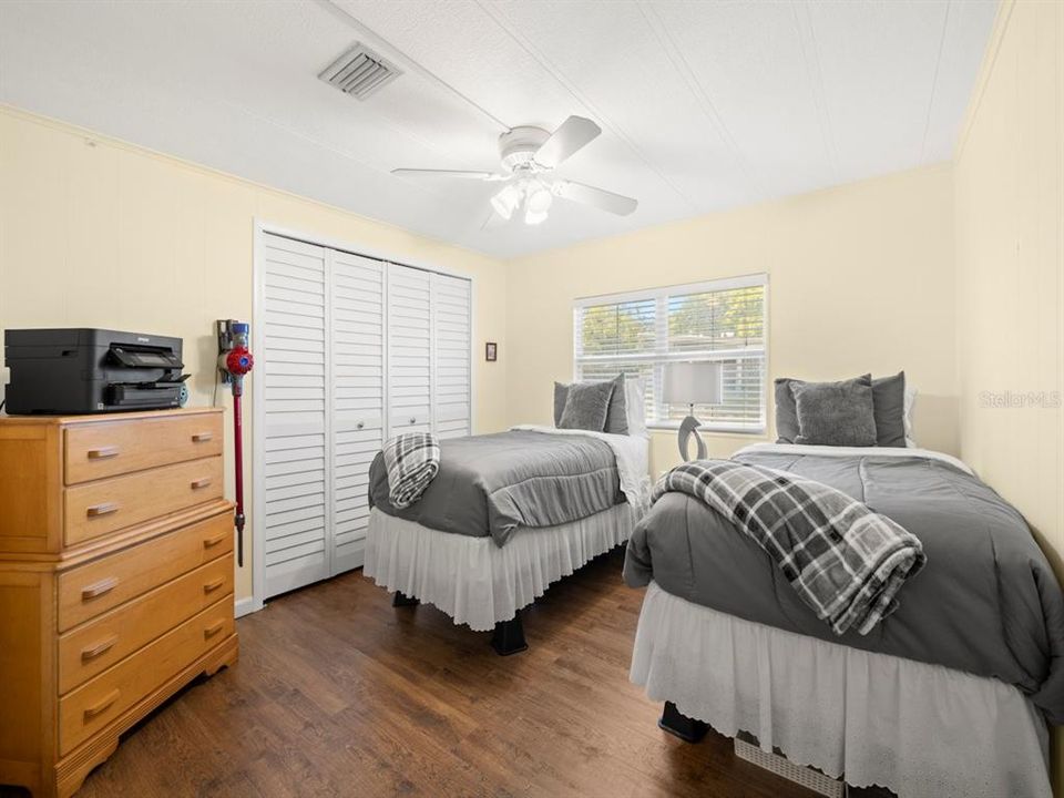 待售: $219,900 (2 贝兹, 2 浴室, 1296 平方英尺)