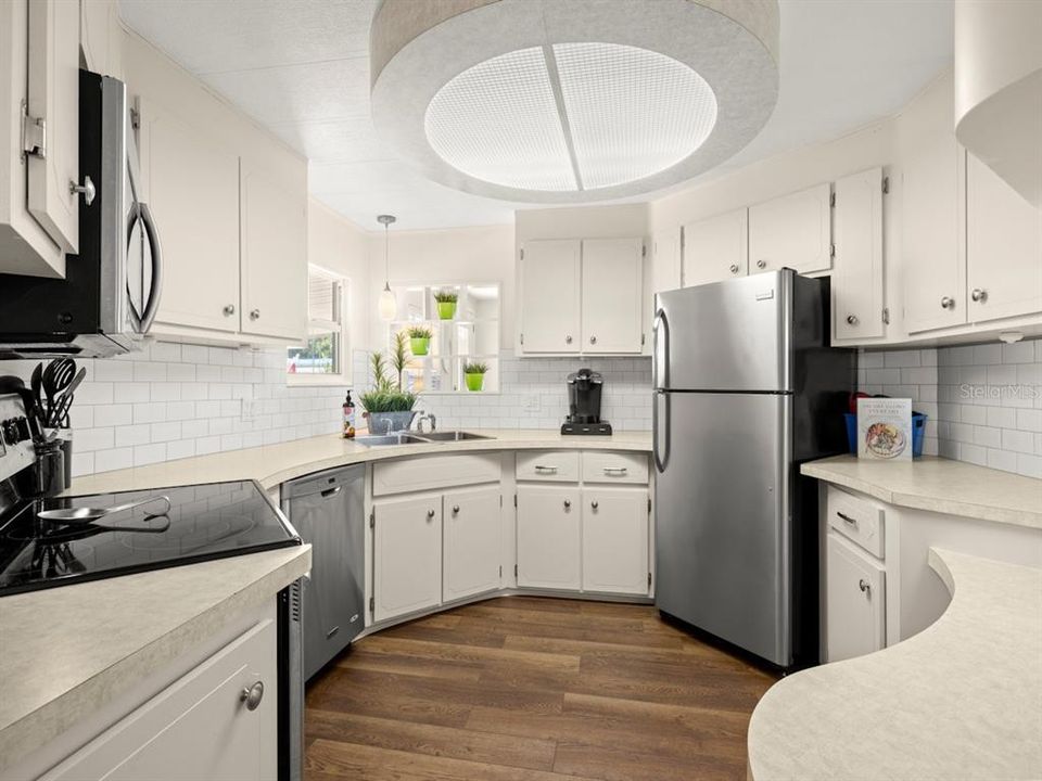 待售: $219,900 (2 贝兹, 2 浴室, 1296 平方英尺)