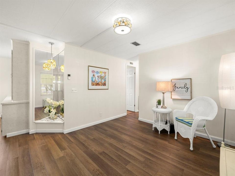 待售: $219,900 (2 贝兹, 2 浴室, 1296 平方英尺)