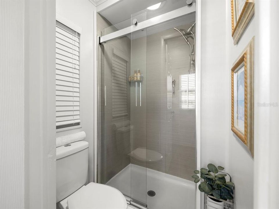 待售: $219,900 (2 贝兹, 2 浴室, 1296 平方英尺)