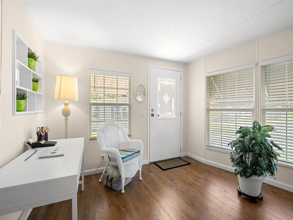 待售: $219,900 (2 贝兹, 2 浴室, 1296 平方英尺)