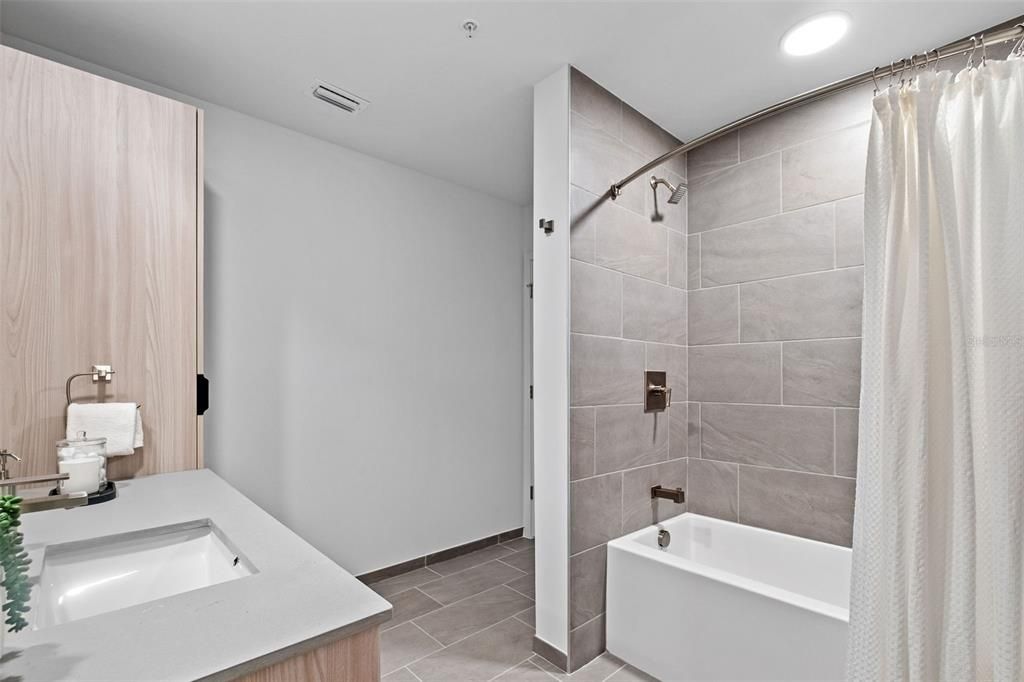 В аренду: $6,257 (3 спален, 3 ванн, 2212 Квадратных фут)
