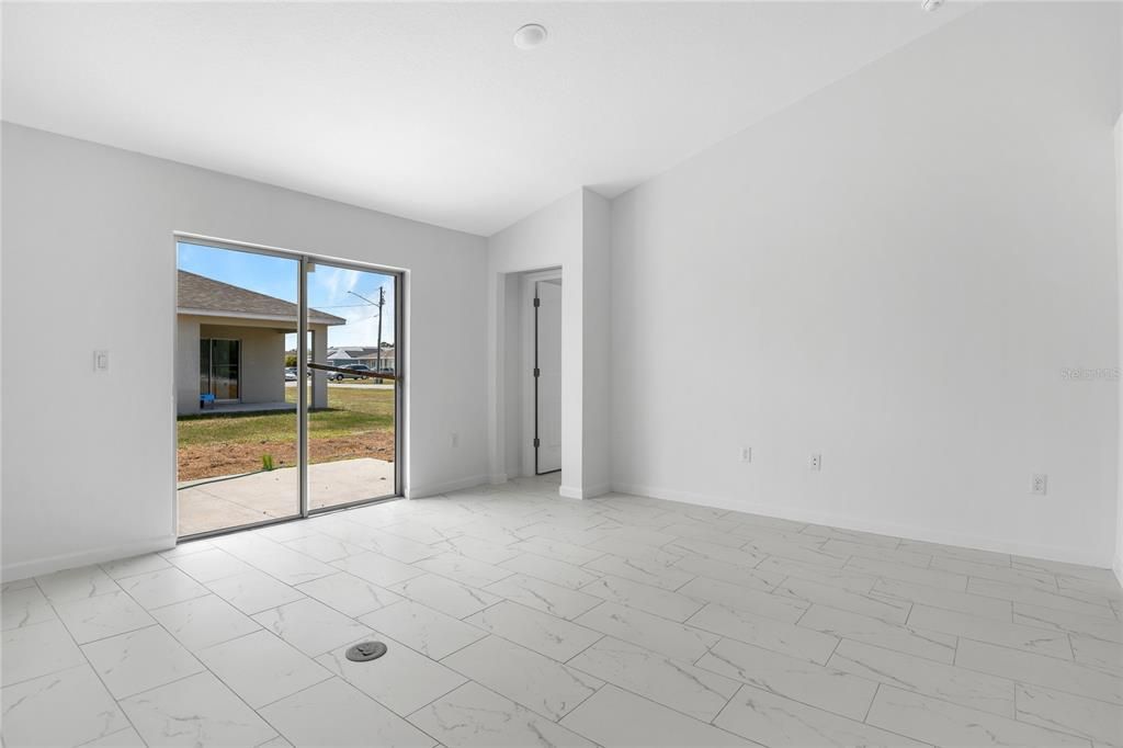 For Sale: $327,900 (4 beds, 2 baths, 1747 Square Feet)