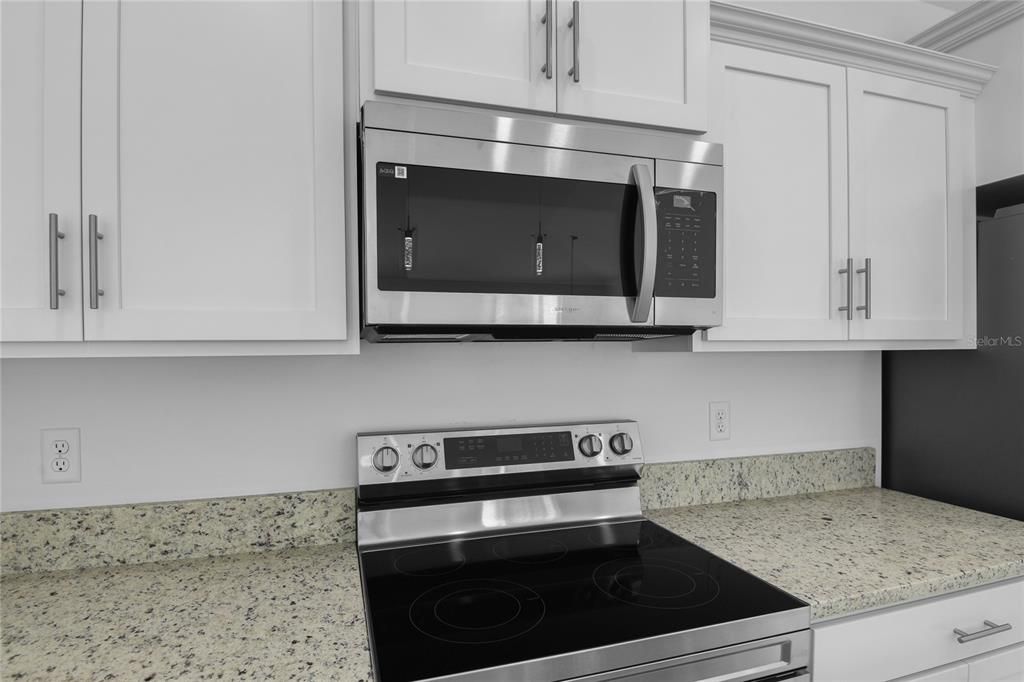 For Sale: $327,900 (4 beds, 2 baths, 1747 Square Feet)