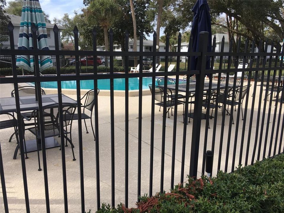 合同活跃: $1,200 (2 贝兹, 2 浴室, 837 平方英尺)