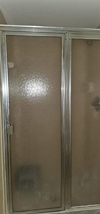 合同活跃: $1,200 (2 贝兹, 2 浴室, 837 平方英尺)