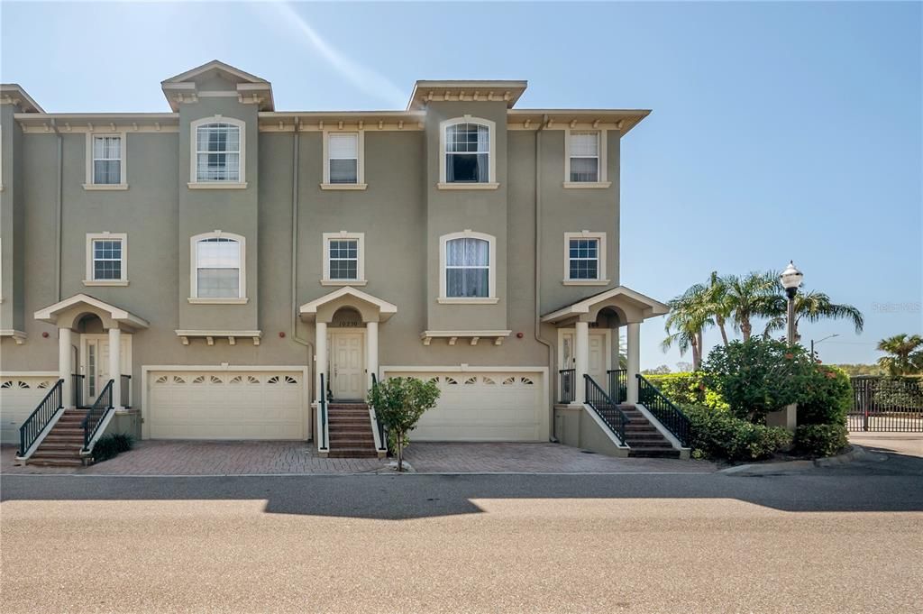 Recently Rented: $3,200 (3 beds, 2 baths, 2400 Square Feet)