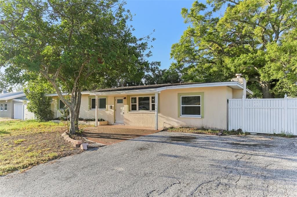 Recently Sold: $315,000 (4 beds, 2 baths, 1325 Square Feet)