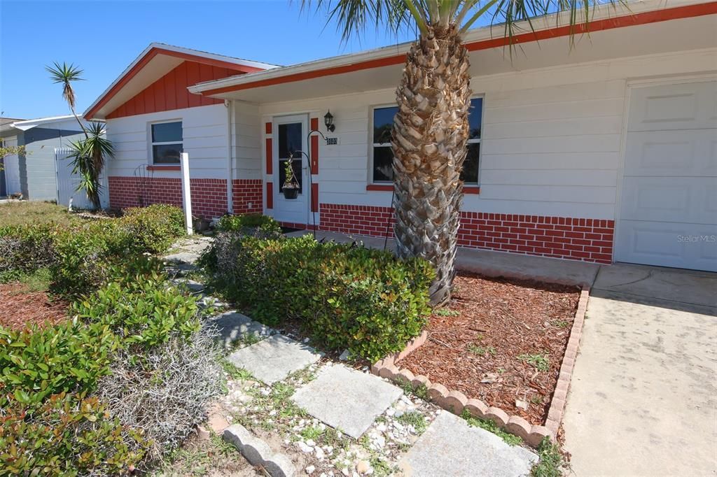 Recently Sold: $215,985 (2 beds, 2 baths, 1128 Square Feet)