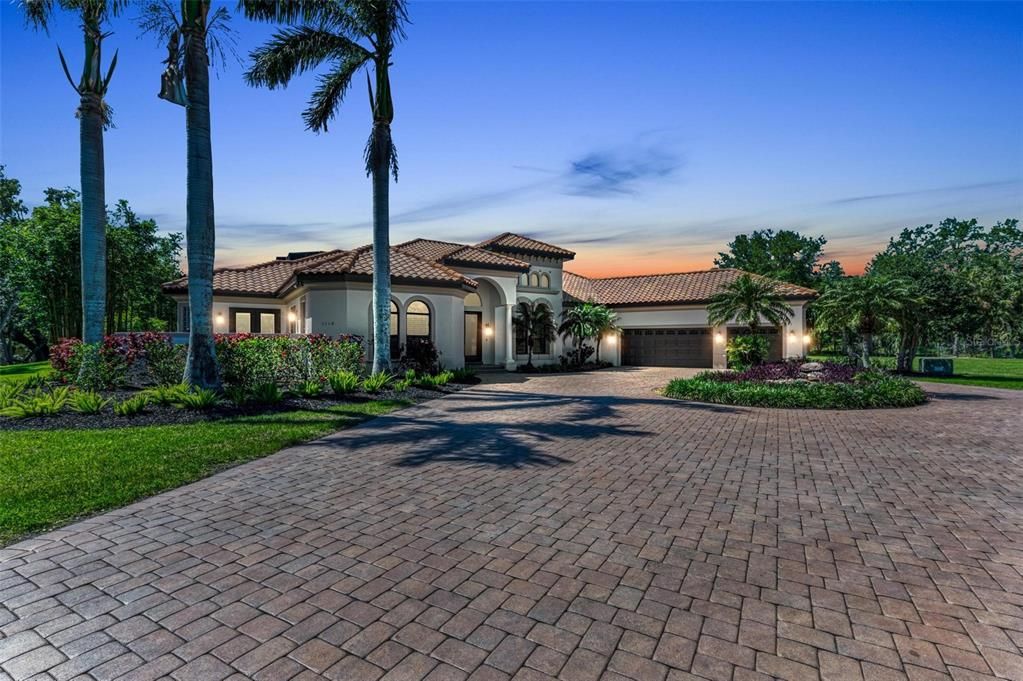 For Sale: $2,695,000 (4 beds, 4 baths, 5726 Square Feet)