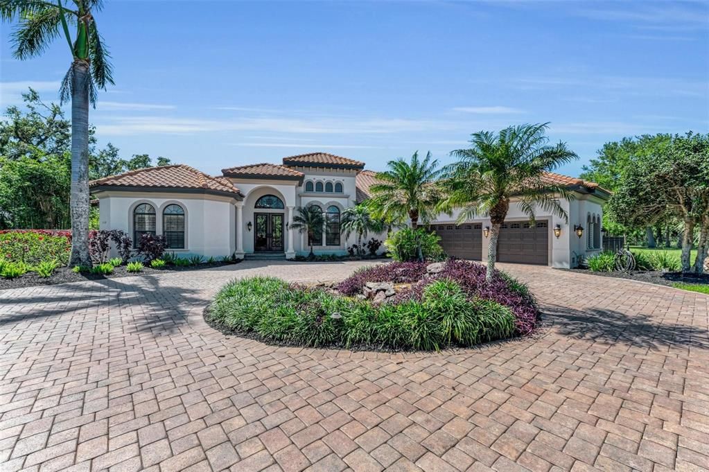 For Sale: $2,695,000 (4 beds, 4 baths, 5726 Square Feet)