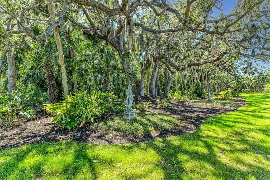 For Sale: $2,695,000 (4 beds, 4 baths, 5726 Square Feet)