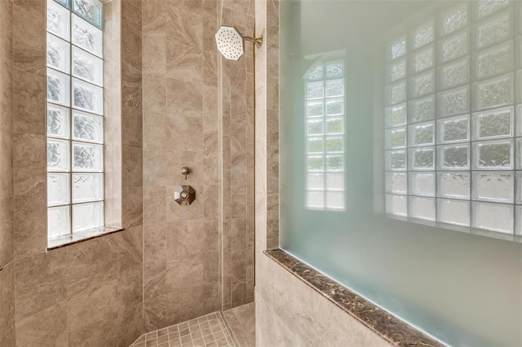 For Sale: $2,695,000 (4 beds, 4 baths, 5726 Square Feet)