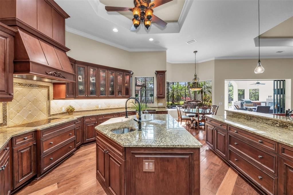 For Sale: $2,695,000 (4 beds, 4 baths, 5726 Square Feet)