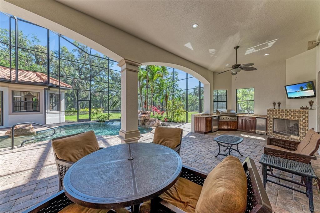 For Sale: $2,695,000 (4 beds, 4 baths, 5726 Square Feet)