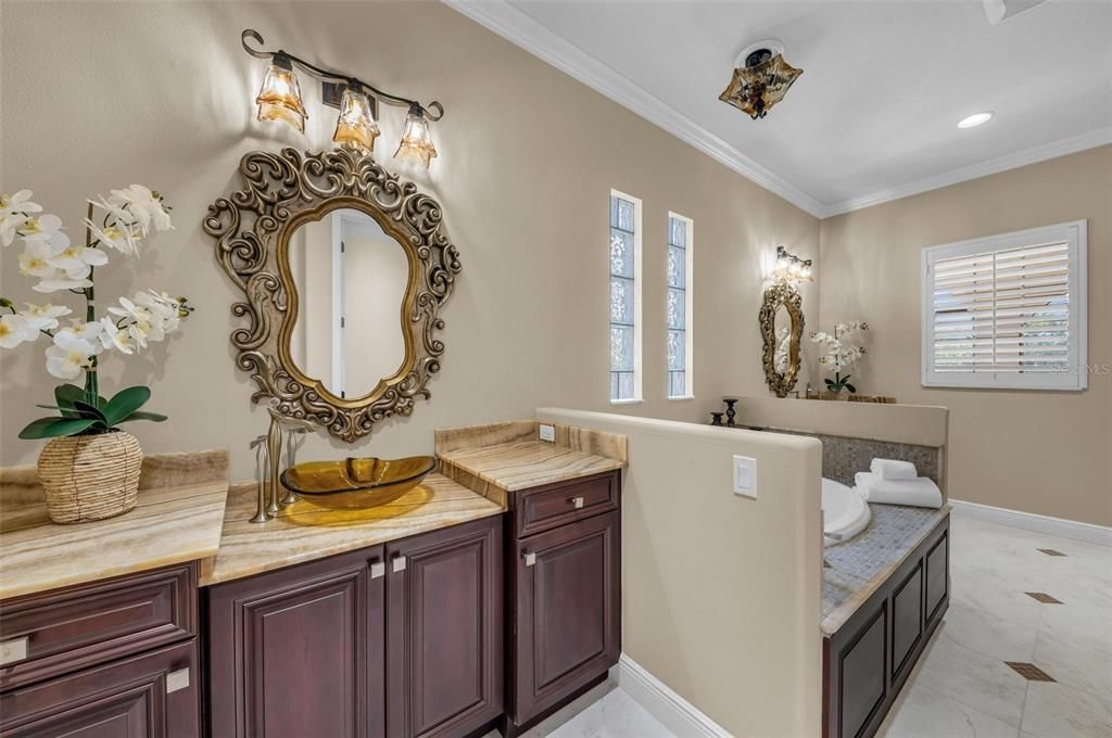 For Sale: $2,695,000 (4 beds, 4 baths, 5726 Square Feet)