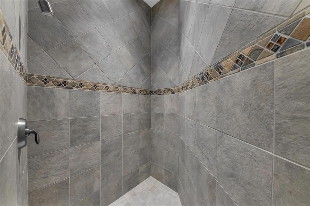 For Sale: $2,695,000 (4 beds, 4 baths, 5726 Square Feet)