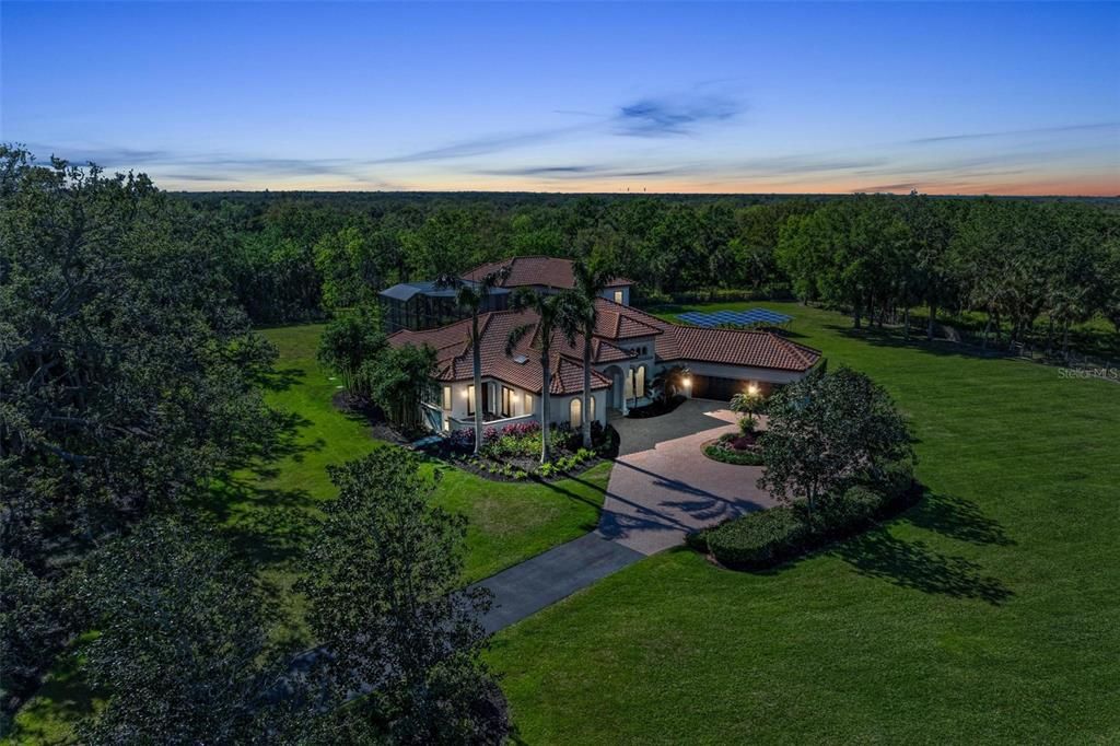 For Sale: $2,695,000 (4 beds, 4 baths, 5726 Square Feet)