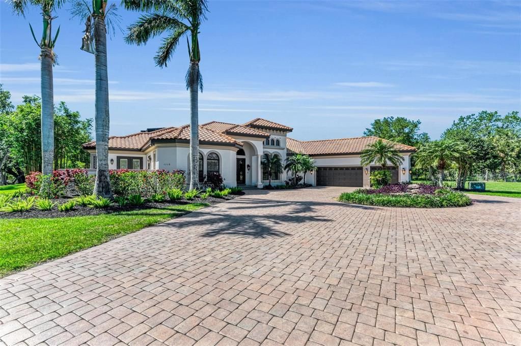 For Sale: $2,695,000 (4 beds, 4 baths, 5726 Square Feet)