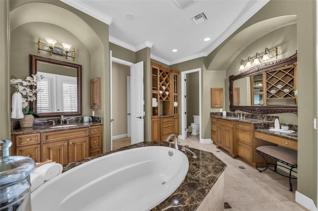 For Sale: $2,695,000 (4 beds, 4 baths, 5726 Square Feet)