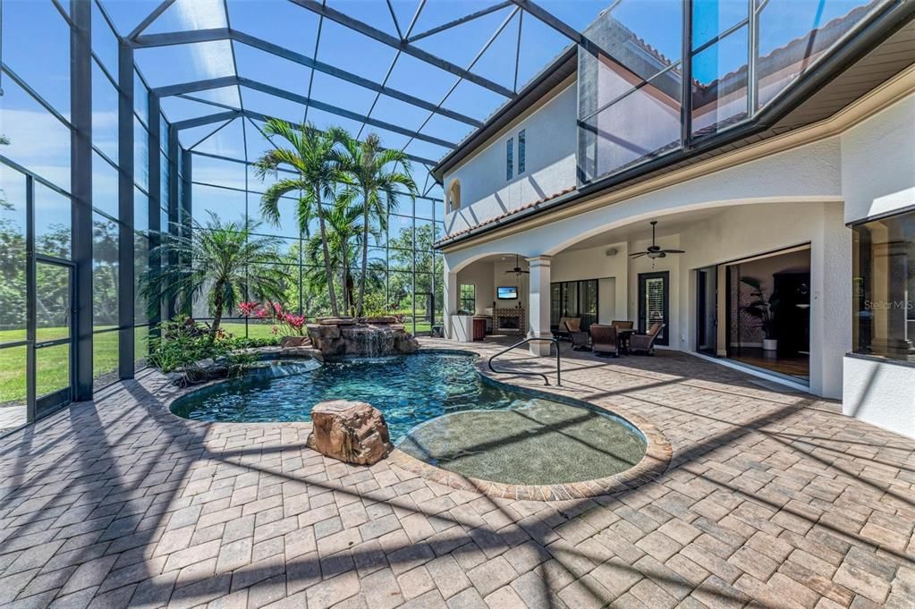 For Sale: $2,695,000 (4 beds, 4 baths, 5726 Square Feet)