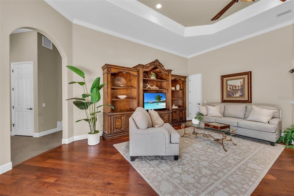 For Sale: $2,695,000 (4 beds, 4 baths, 5726 Square Feet)