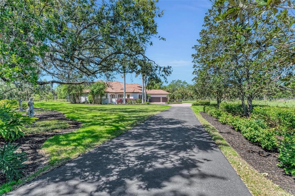 For Sale: $2,695,000 (4 beds, 4 baths, 5726 Square Feet)