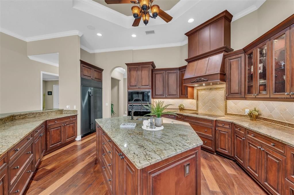 For Sale: $2,695,000 (4 beds, 4 baths, 5726 Square Feet)