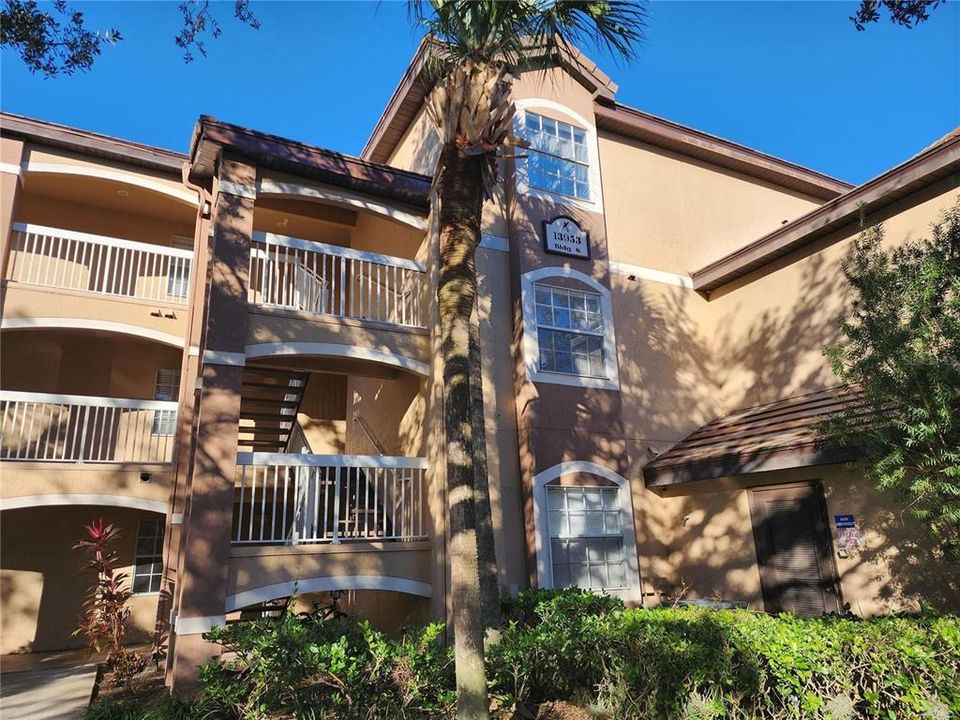 Recently Rented: $1,450 (1 beds, 1 baths, 861 Square Feet)