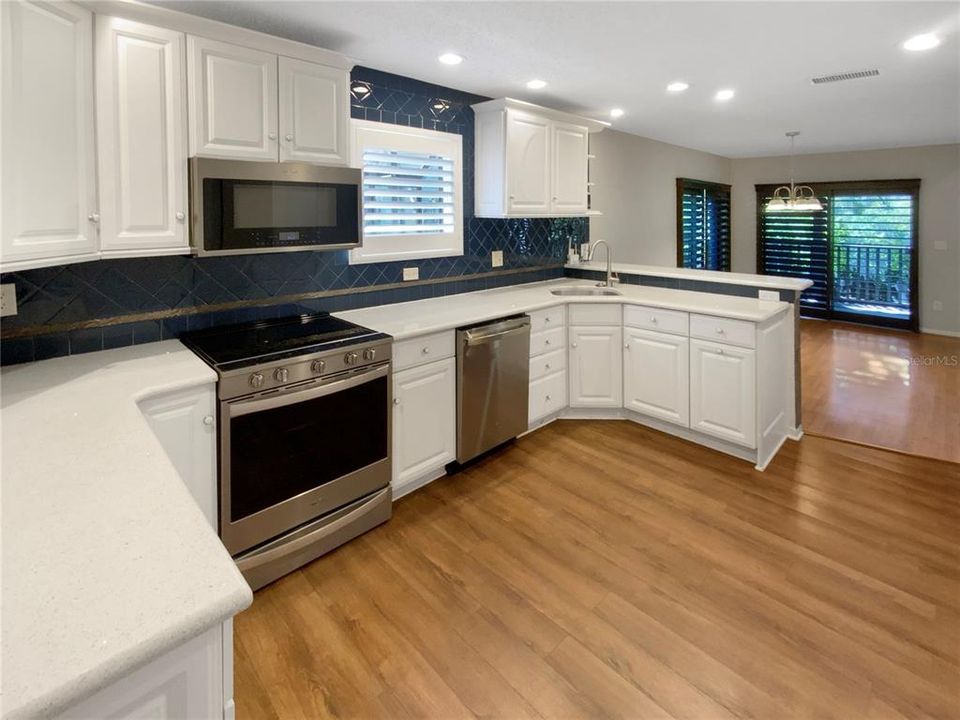 For Sale: $285,000 (3 beds, 2 baths, 1593 Square Feet)