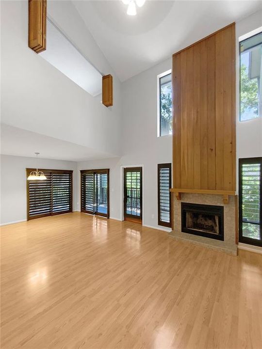 For Sale: $285,000 (3 beds, 2 baths, 1593 Square Feet)