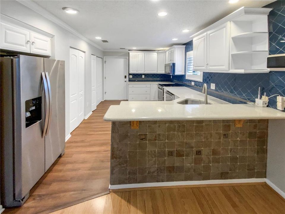 For Sale: $285,000 (3 beds, 2 baths, 1593 Square Feet)