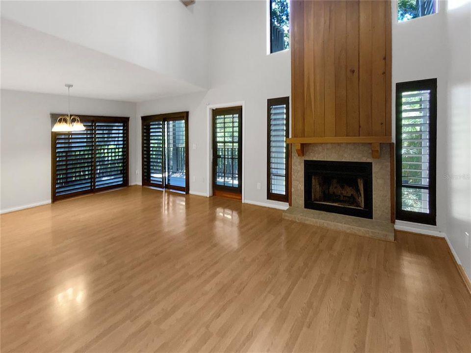 For Sale: $285,000 (3 beds, 2 baths, 1593 Square Feet)