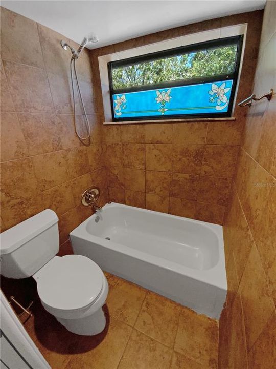 For Sale: $285,000 (3 beds, 2 baths, 1593 Square Feet)