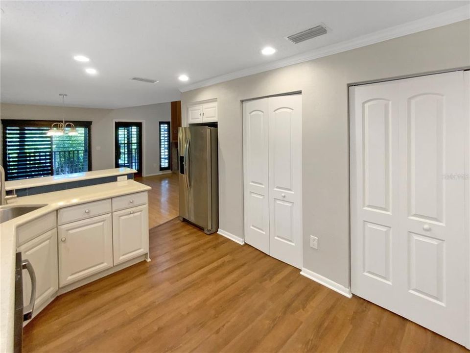 For Sale: $285,000 (3 beds, 2 baths, 1593 Square Feet)